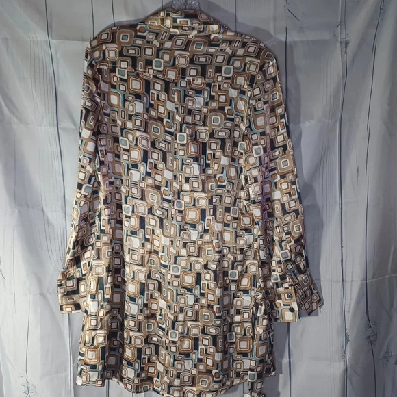 Unique Spectrum long-sleeved top - Picture 8 of 9